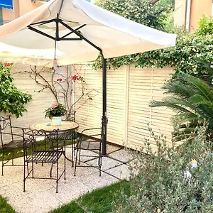 Le Bouganville Frühstückspension Lavagna